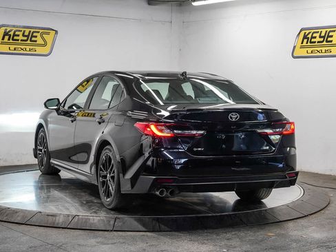 Used 2025 Toyota Camry SE FWD image 2