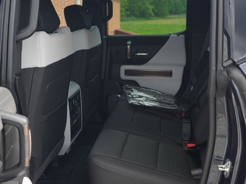 New 2025 GMC Hummer EV 2X w/ Extreme Off-Road Package image 29