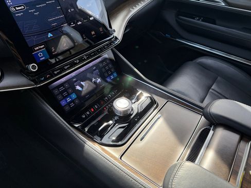 Used 2023 Jeep Grand Wagoneer 4WD image 13