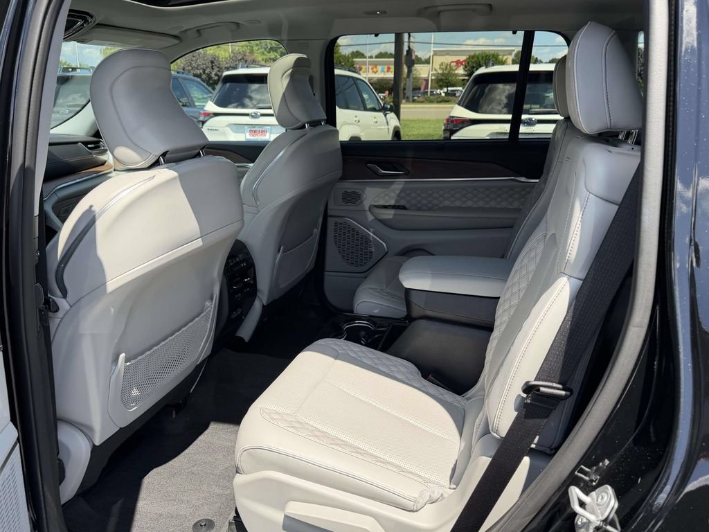 Used 2021 Jeep Grand Cherokee L Summit w/ Luxury Tech Group V AWD/4WD image 15