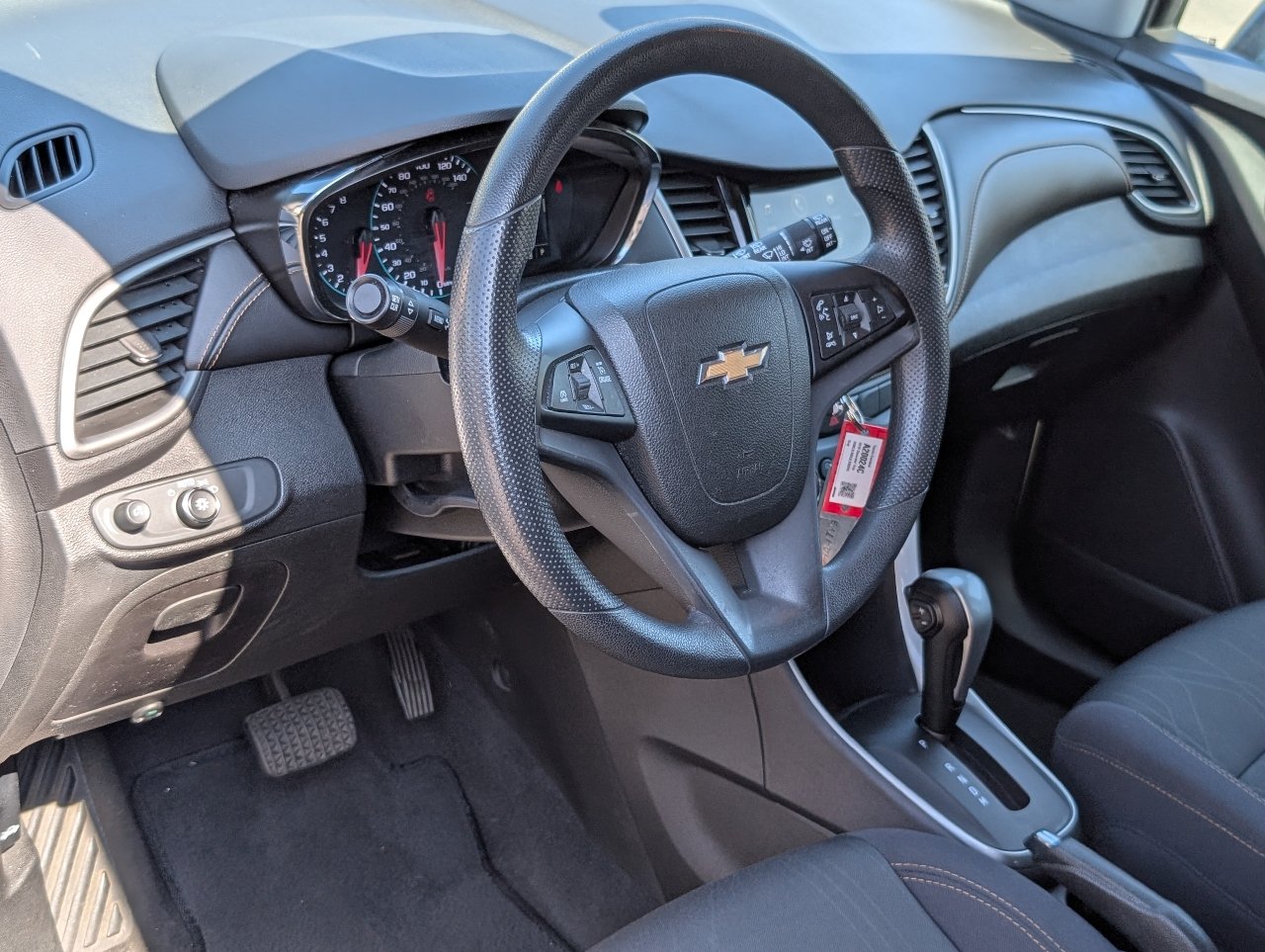 Used 2018 Chevrolet Trax LT w/ LPO, Cargo Package FWD image 14