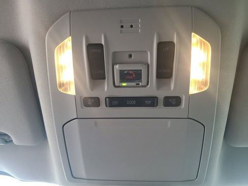 Used 2023 Toyota Highlander Bronze Edition image 32