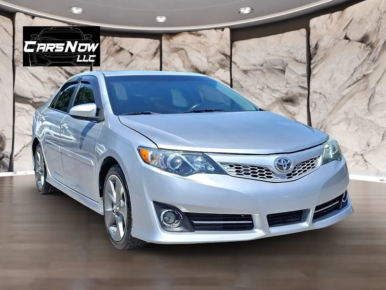 Used 2014 Toyota Camry SE FWD image 1