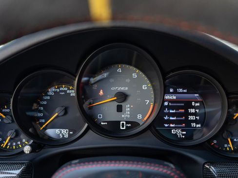 Certified 2018 Porsche 911 GT2 RS RWD image 17