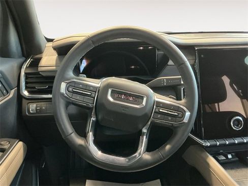 Used 2024 GMC Acadia Elevation image 10