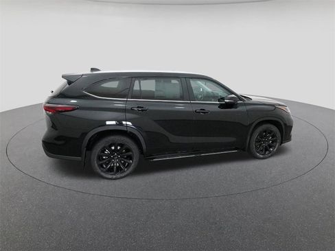 New 2026 Toyota Highlander XLE image 10