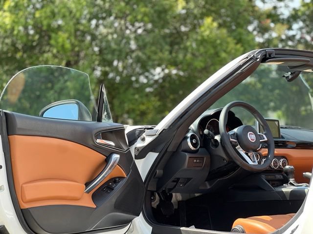Used 2019 FIAT 124 Spider Lusso w/ Navigation & Sound Group RWD image 17