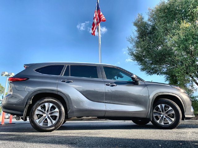 Used 2023 Toyota Highlander XLE FWD image 9
