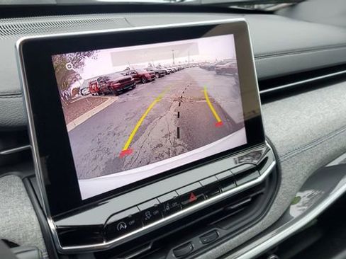 Certified 2024 Jeep Compass Latitude image 15