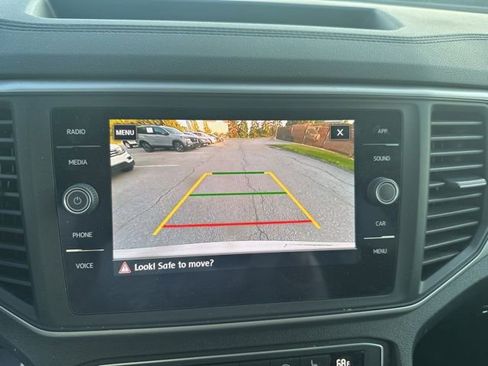 Used 2020 Volkswagen Atlas Cross Sport SE w/ Panoramic Sunroof Package AWD/4WD image 17