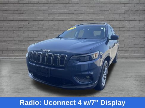 Used 2019 Jeep Cherokee Latitude Plus w/ Cold Weather Group AWD/4WD image 3