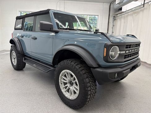 Used 2022 Ford Bronco 4-Door AWD/4WD image 3