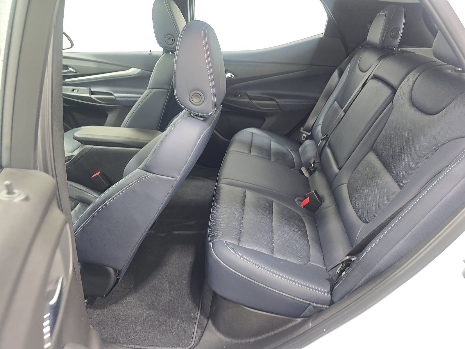 Used 2022 Chevrolet Bolt EUV Premier w/ Sun & Sound Package FWD image 15