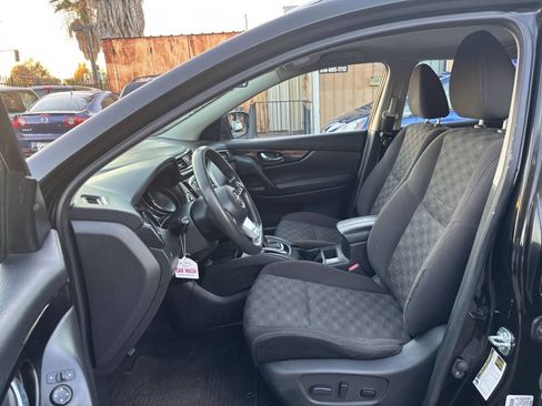 Used 2018 Nissan Rogue Sport SV image 21