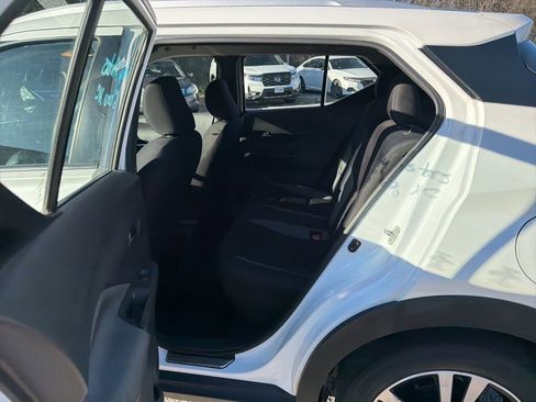 Used 2018 Nissan Kicks SV image 9