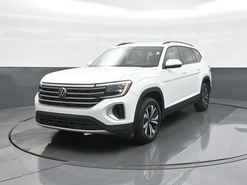Used 2024 Volkswagen Atlas SE AWD/4WD image 3