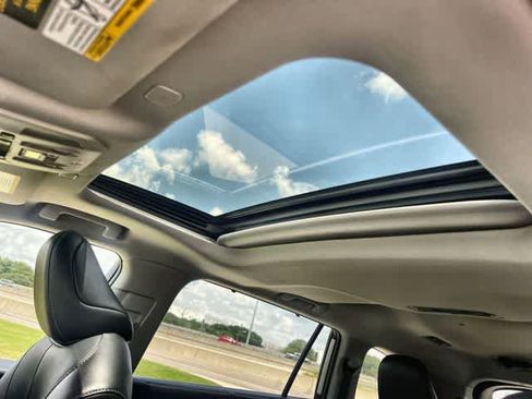 Used 2023 Toyota Highlander Limited FWD image 32