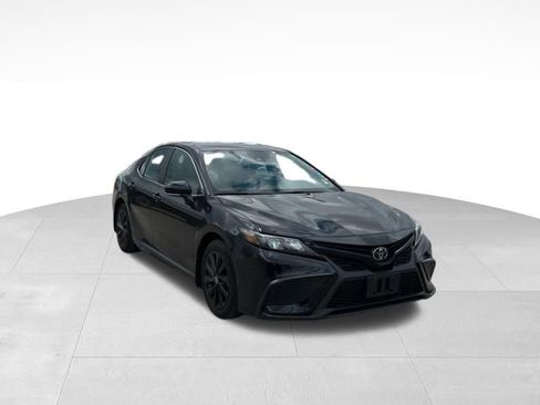 Used 2021 Toyota Camry SE FWD image 3