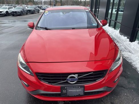 Used 2017 Volvo S60 T5 Dynamic image 3
