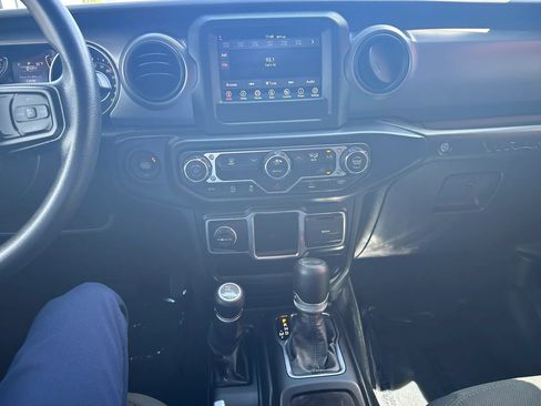 Used 2022 Jeep Wrangler Unlimited Sport AWD/4WD image 16