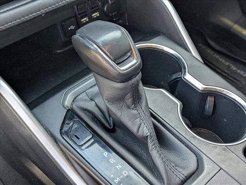 Used 2020 Toyota Highlander XLE image 12