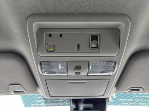 Used 2024 Nissan Titan SV w/ SV Convenience Package image 25