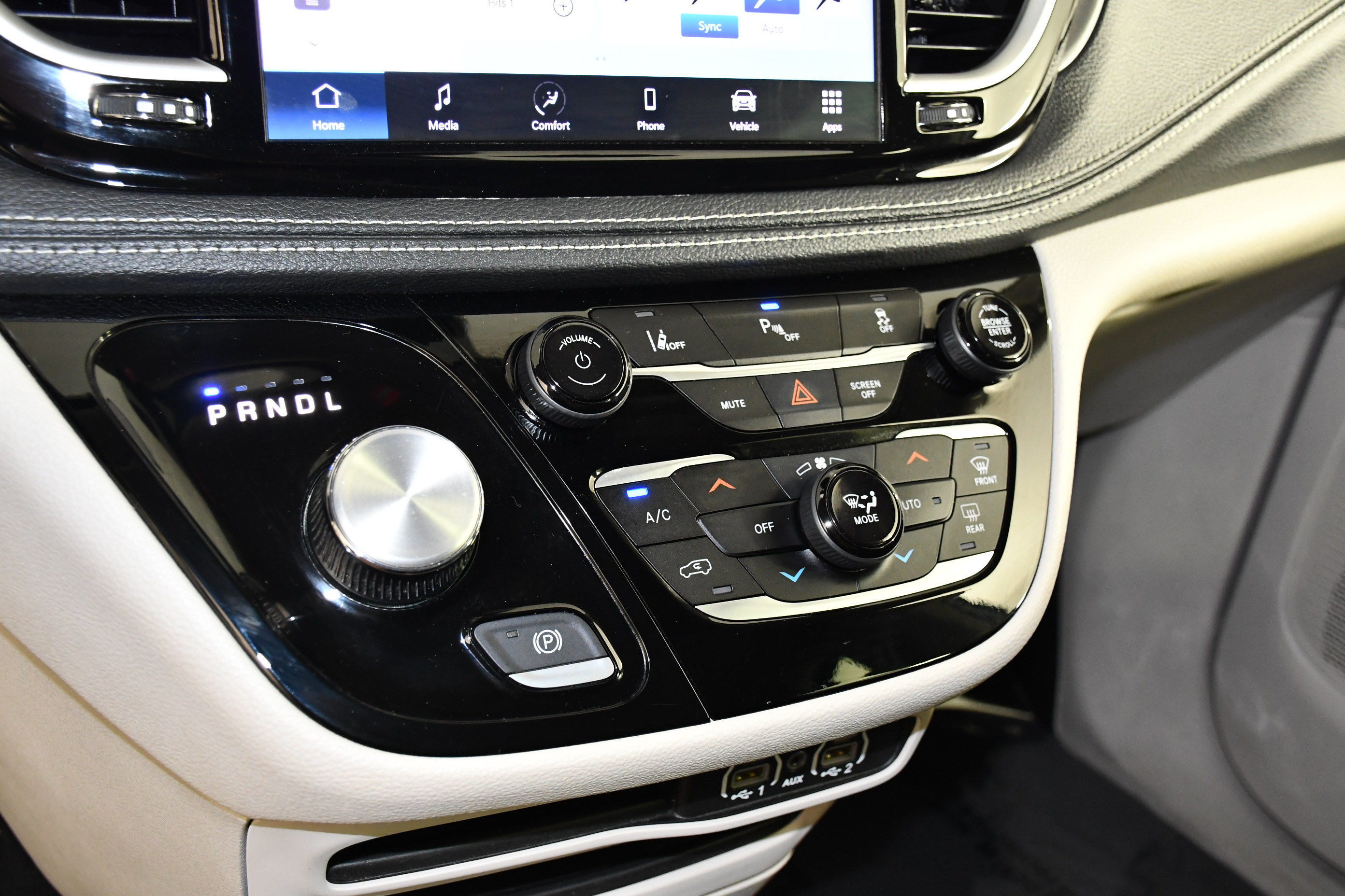 Used 2023 Chrysler Pacifica Touring-L FWD image 30