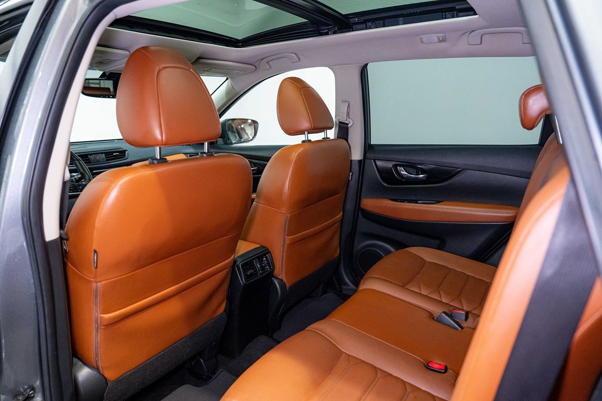 Used 2018 Nissan Rogue SL w/ Premium Package FWD image 13