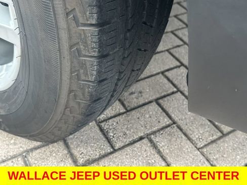 Used 2021 Ford Explorer XLT RWD image 13