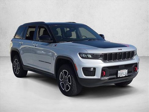 Used 2022 Jeep Grand Cherokee Trailhawk w/ Luxury Tech Group III AWD/4WD image 3