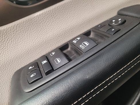 Used 2022 Chrysler Voyager LX FWD image 27