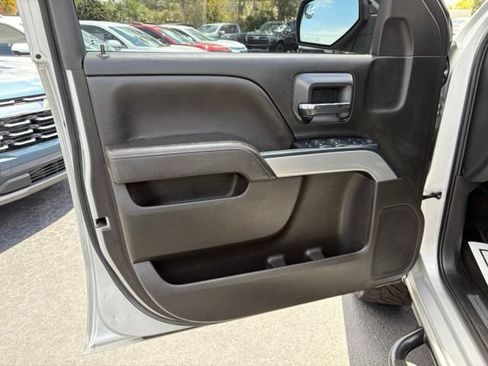 Used 2018 Chevrolet Silverado 1500 LT w/ Redline Edition AWD/4WD image 12