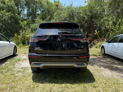 Used 2025 Mitsubishi Outlander SE image 5