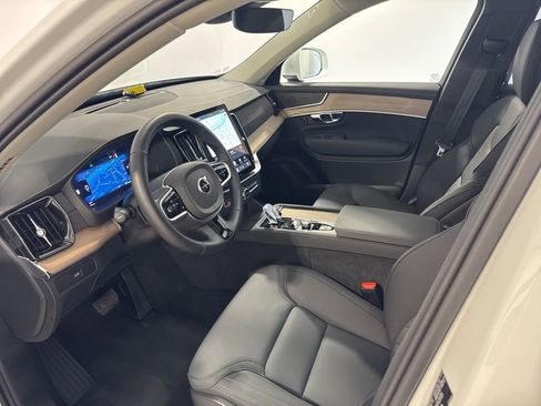 Used 2025 Volvo XC90 B6 Plus AWD/4WD image 18