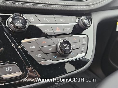 New 2026 Chrysler Pacifica Select image 22