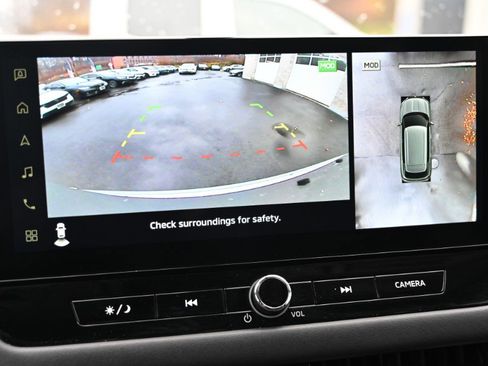 Used 2025 Mitsubishi Outlander SE image 4