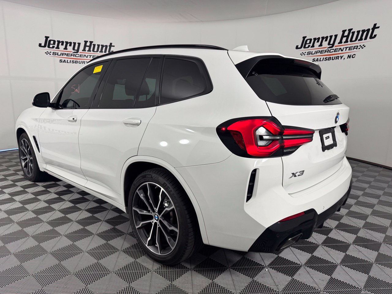 Used 2024 BMW X3 sDrive30i w/ M Sport Package RWD image 9