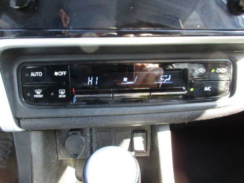 Used 2019 Toyota Corolla LE image 20