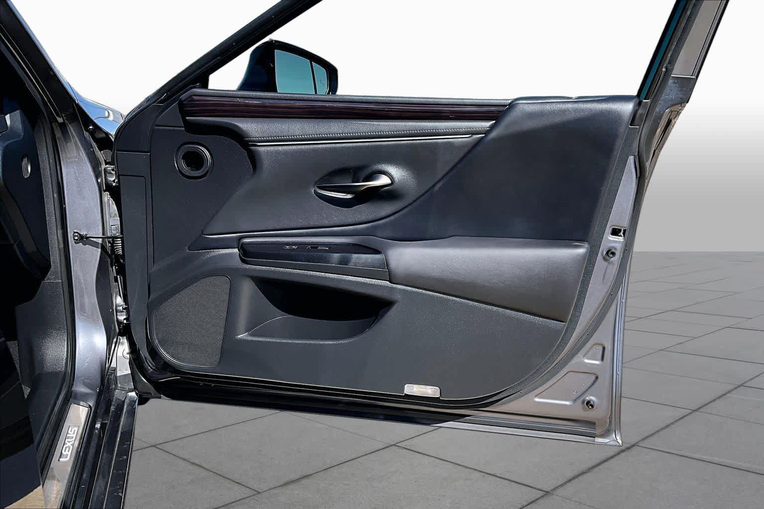Used 2020 Lexus ES 350 w/ Premium Package FWD image 23
