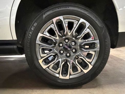 Used 2023 GMC Yukon Denali Ultimate AWD/4WD image 10