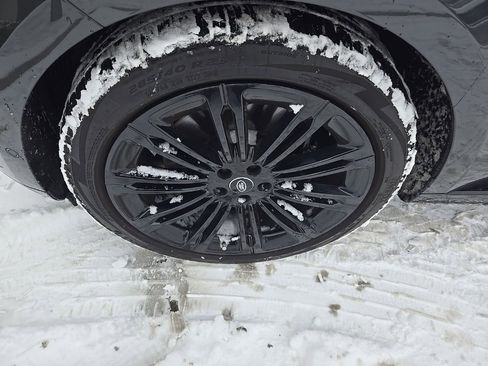 Used 2024 Land Rover Range Rover Long Wheelbase Autobiography image 10