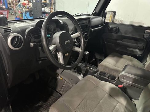 Used 2008 Jeep Wrangler Unlimited Sahara w/ Dual Top Group image 12