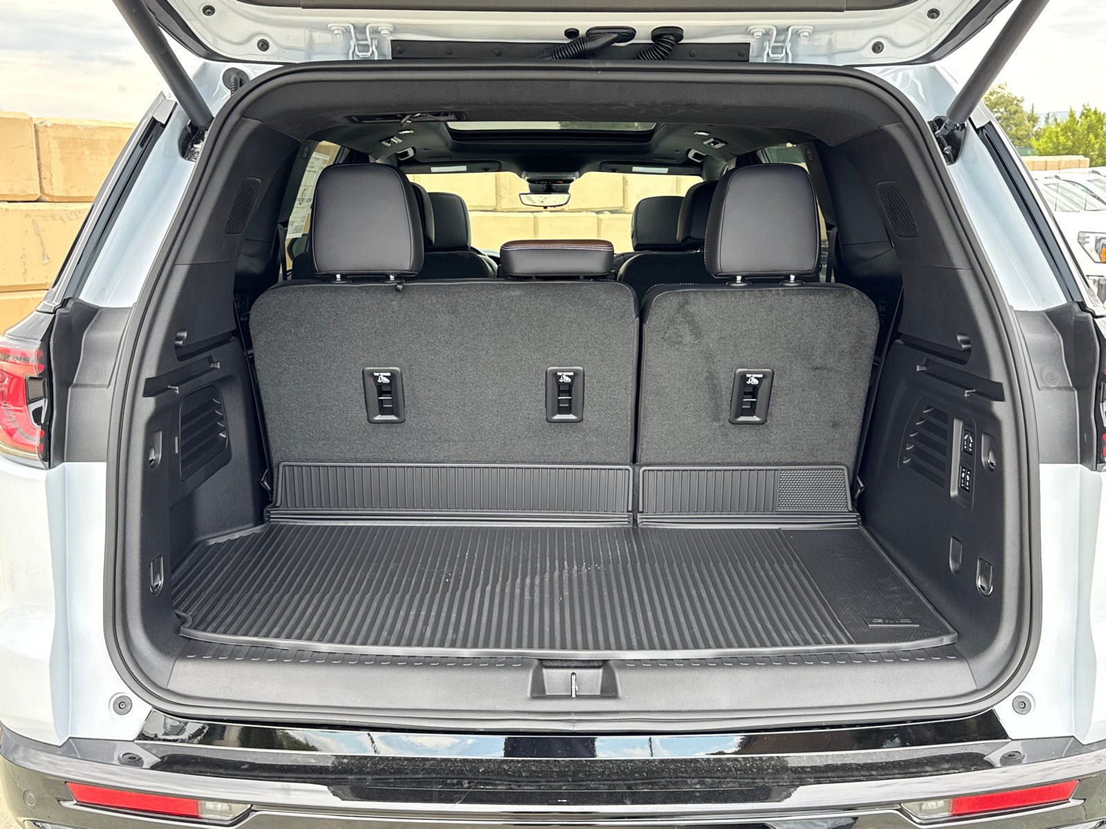 Used 2026 GMC Acadia Denali Ultimate w/ LPO, Floor Liner Package AWD/4WD image 9
