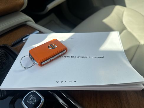 Used 2022 Volvo XC90 T6 Momentum w/ Advanced Package image 27