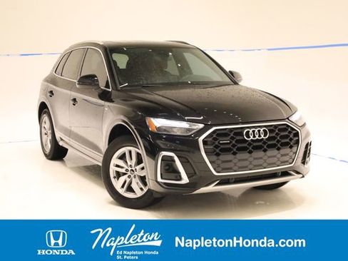 Used 2022 Audi Q5 2.0T Premium w/ Convenience Package AWD/4WD image 1