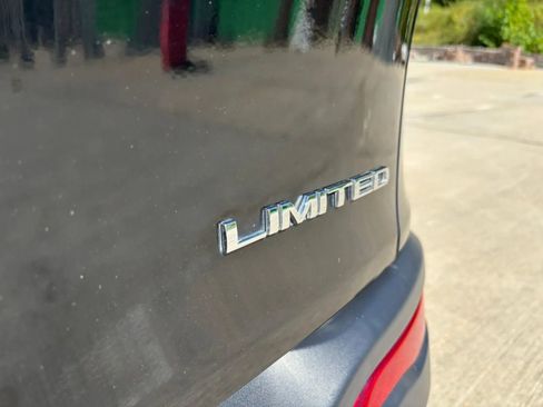 Used 2017 Jeep Cherokee Limited image 12