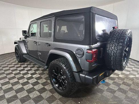 Used 2023 Jeep Wrangler Unlimited Sahara AWD/4WD image 5