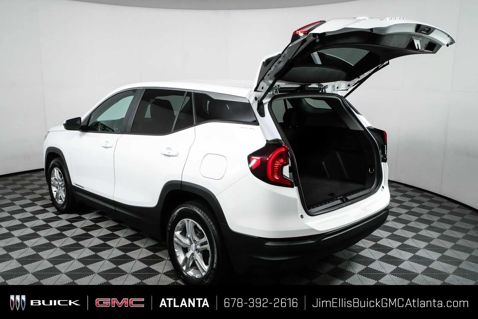 Used 2023 GMC Terrain SLE FWD image 32