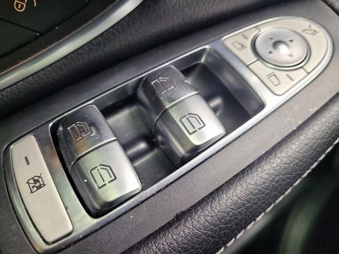 Used 2018 Mercedes-Benz C 300 Sedan w/ Premium Package image 27