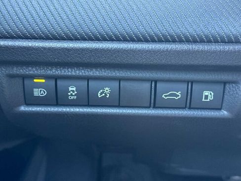Used 2025 Toyota Camry SE w/ Convenience Package FWD image 32